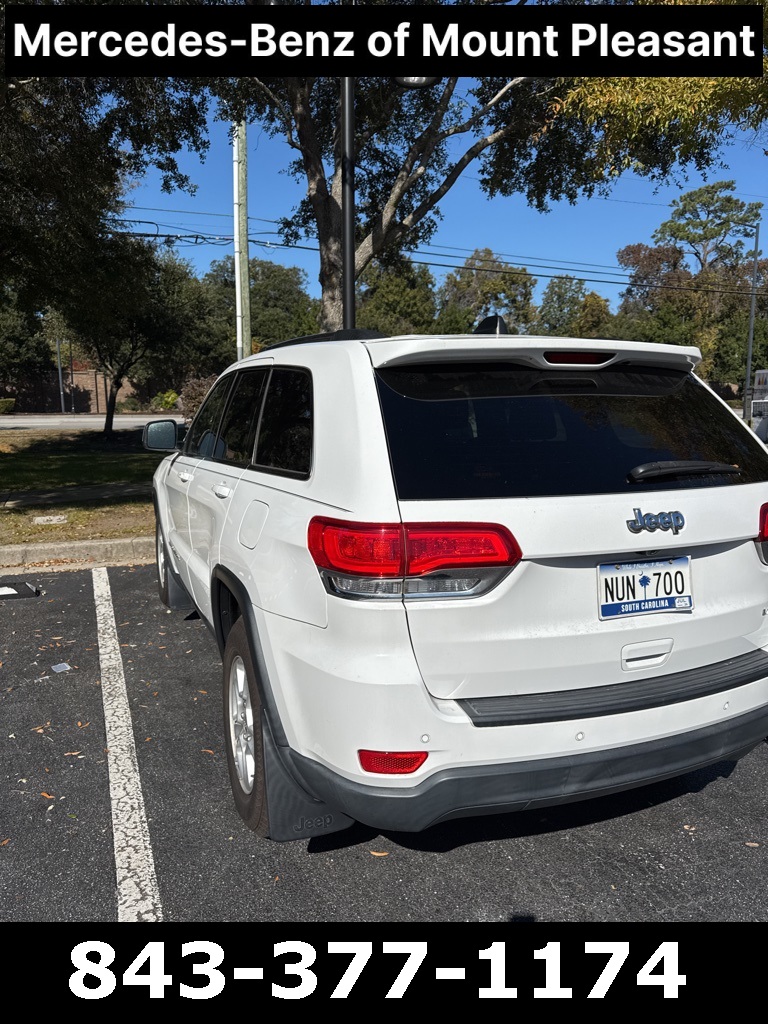 2017 Jeep Grand Cherokee Laredo photo 2