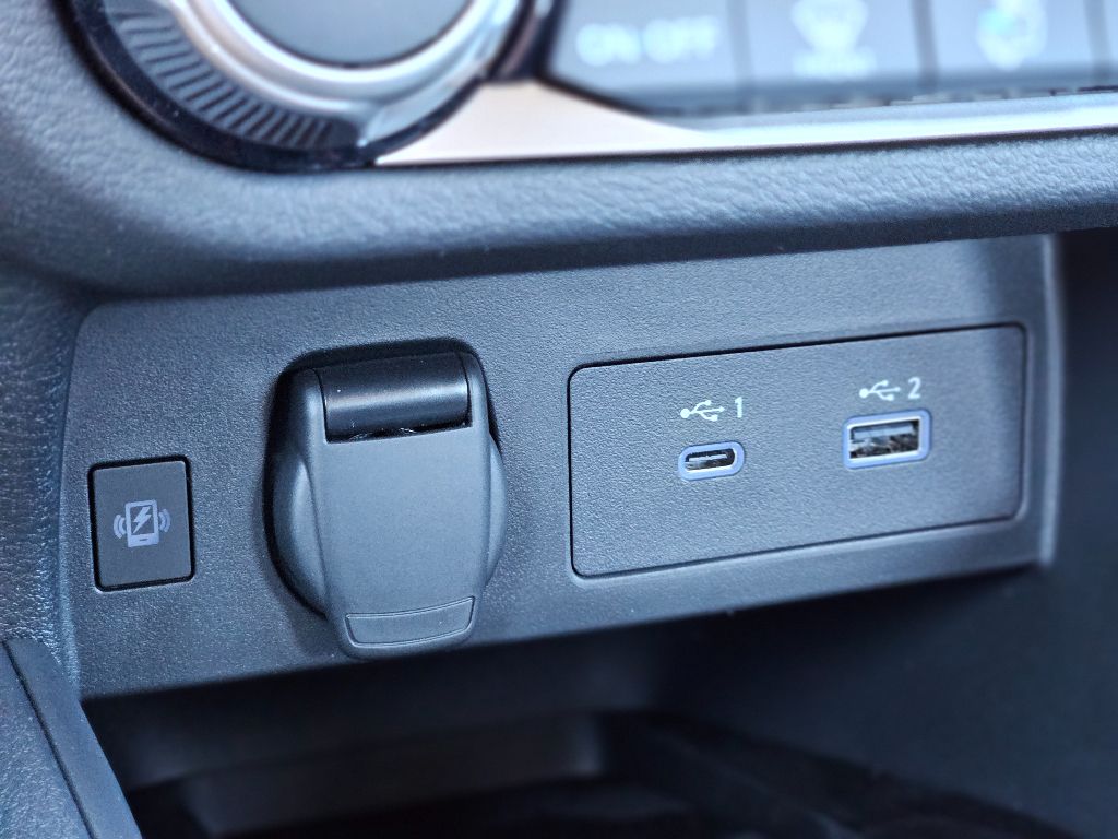 2025 Nissan Versa SR photo 19