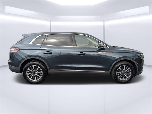 2023 Lincoln Nautilus Standard photo 2