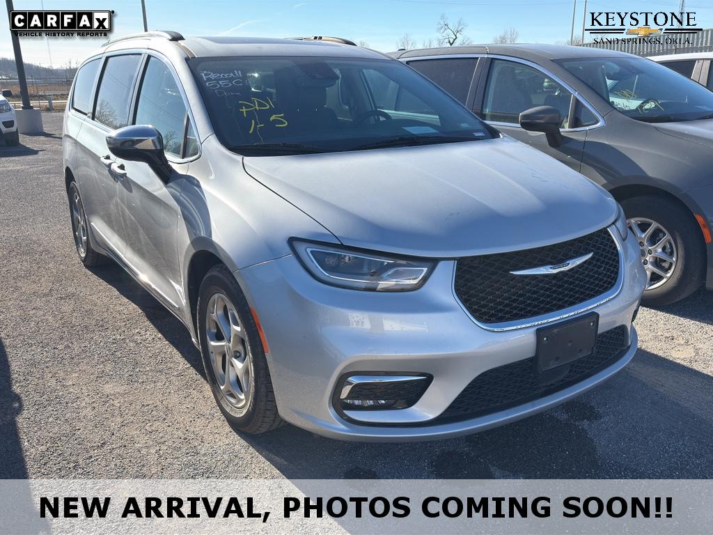 2023 Chrysler Pacifica Limited's photo