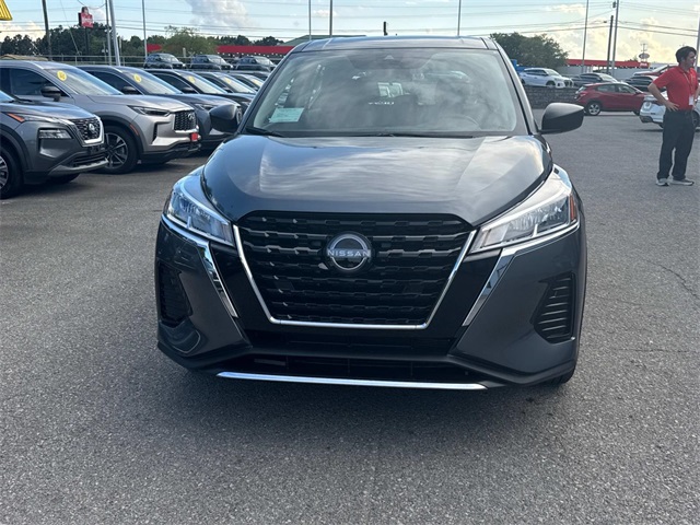 2025 Nissan Kicks Play S photo 2