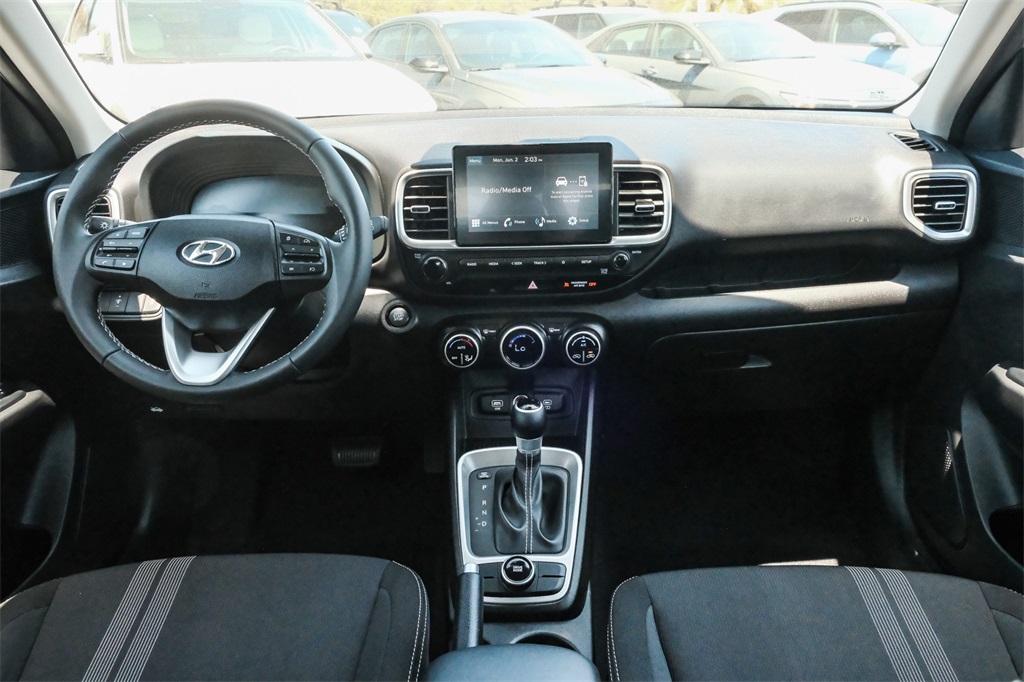 2025 Hyundai Venue SEL photo 14