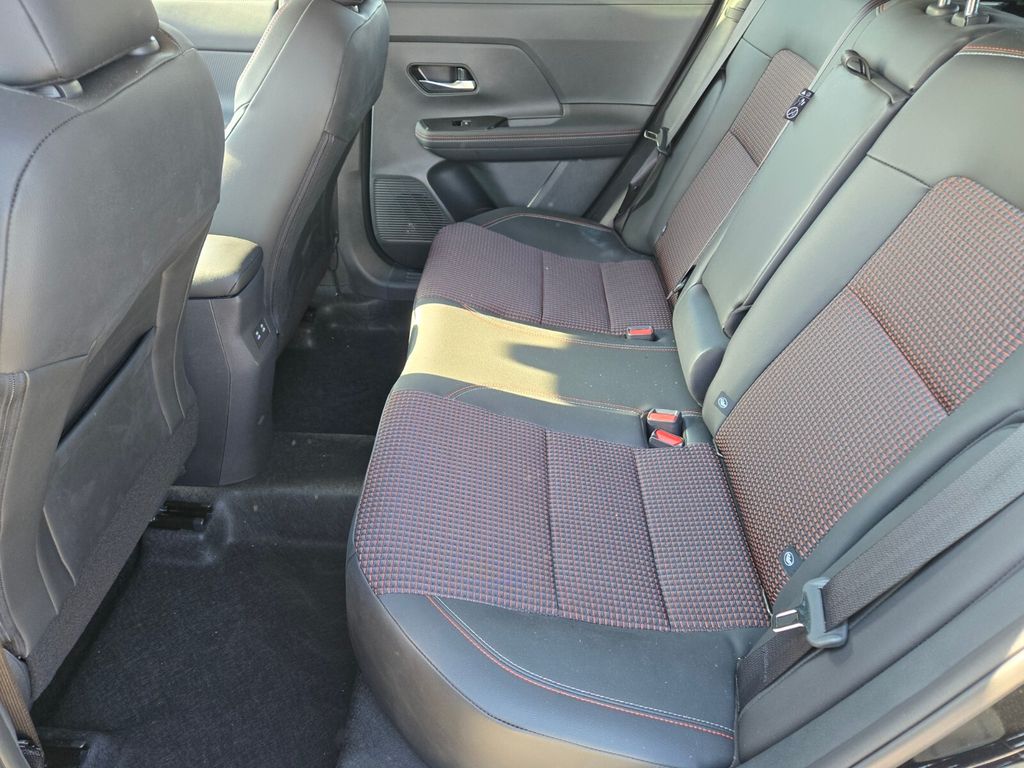 2025 Nissan Kicks SR photo 4