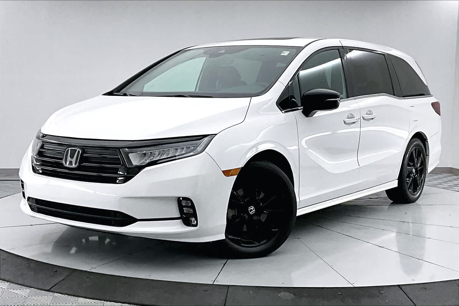 2023 Honda Odyssey SPORT's photo