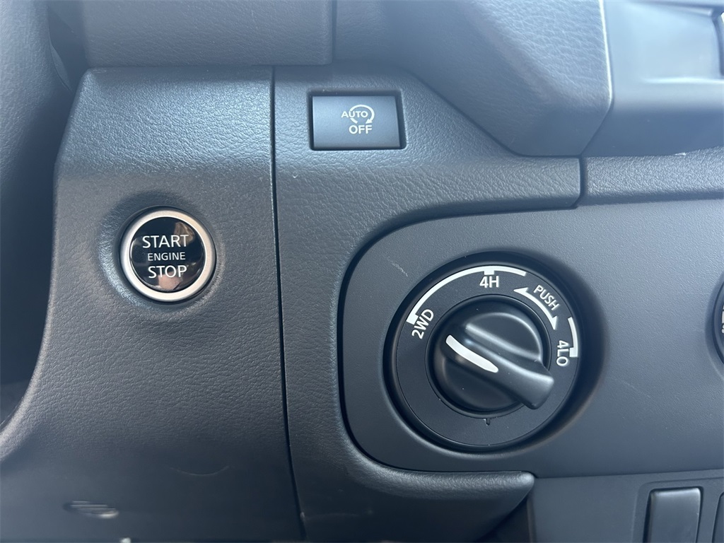 2025 Nissan Frontier Crew Cab SV photo 11