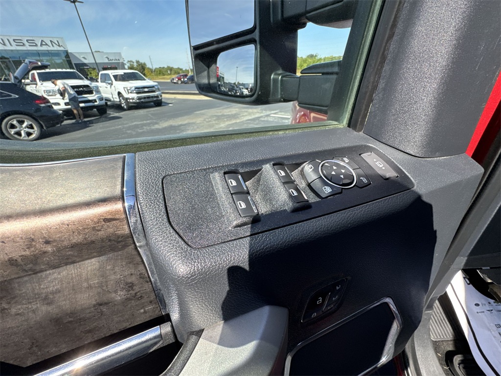 2022 Ford F-350 Lariat photo 13