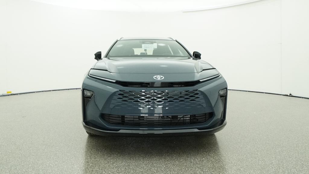 2025 Toyota Crown Signia XLE photo 3