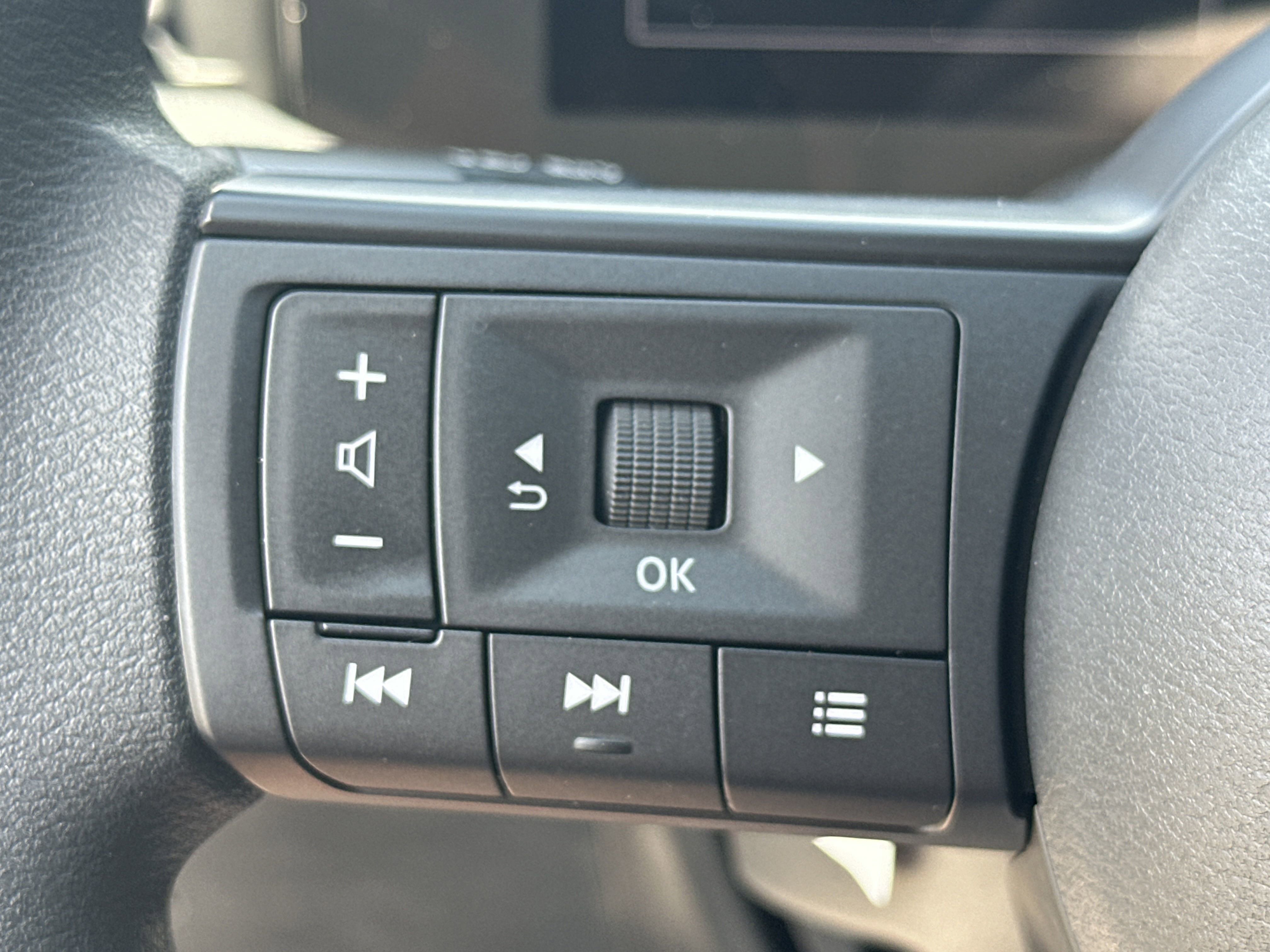 2025 Nissan Kicks SV photo 7