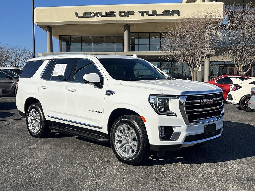 2024 GMC Yukon SLT's photo