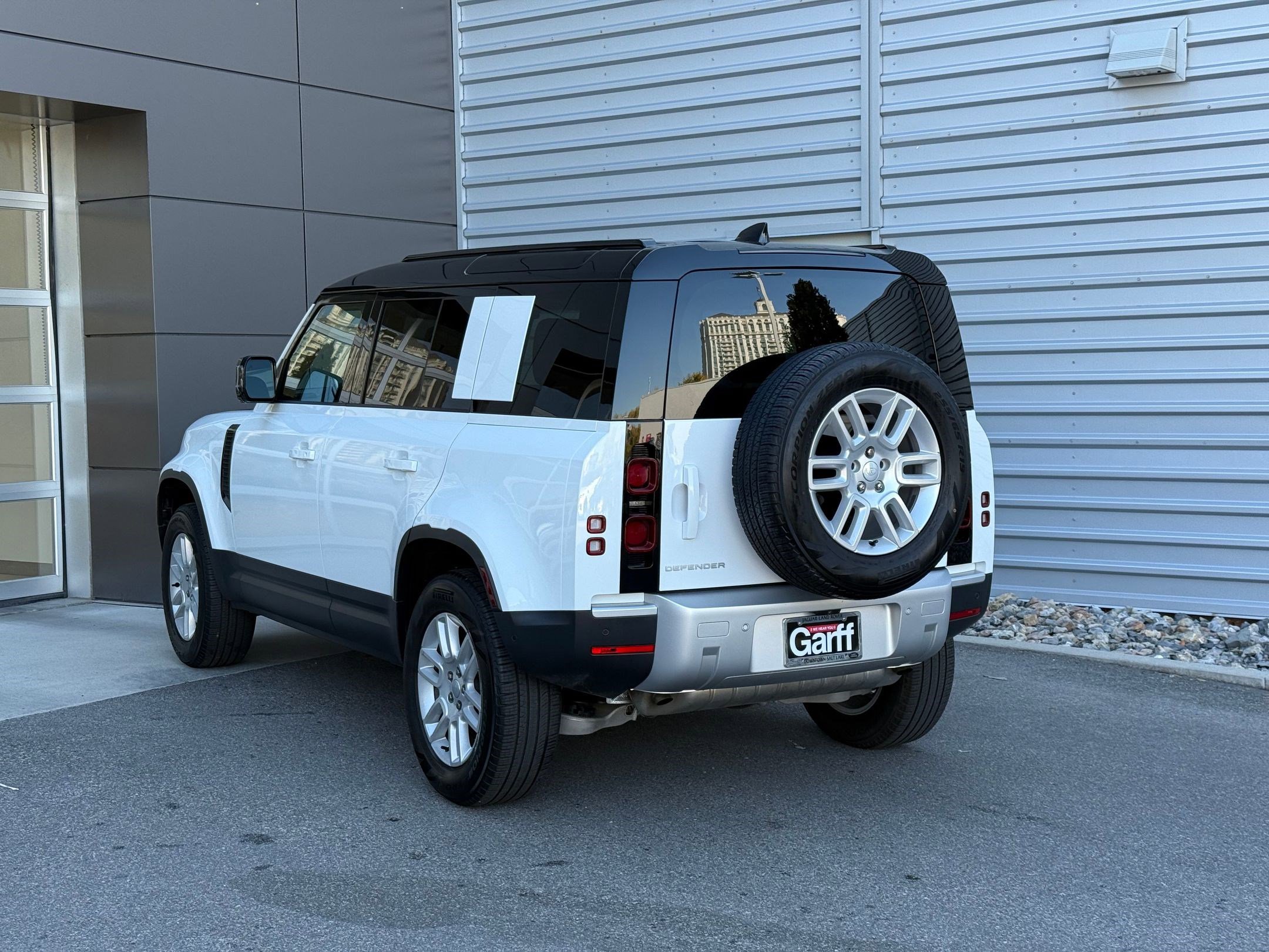 2025 Land Rover Defender 110 S photo 3