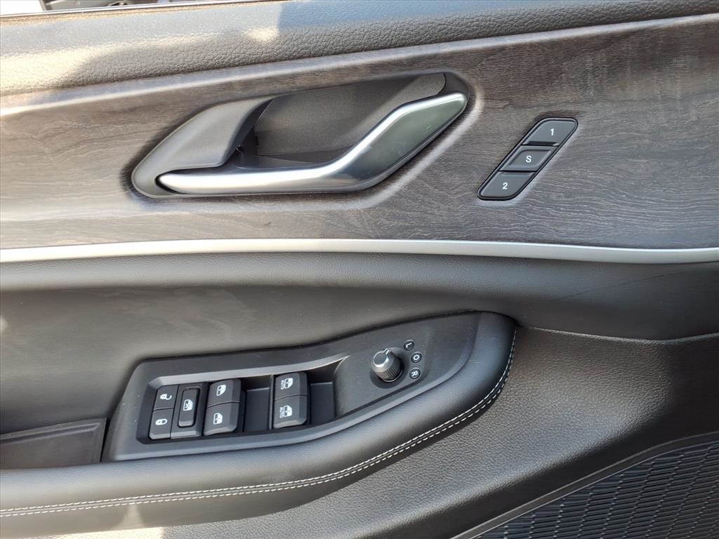 2025 Jeep Grand Cherokee Limited photo 3