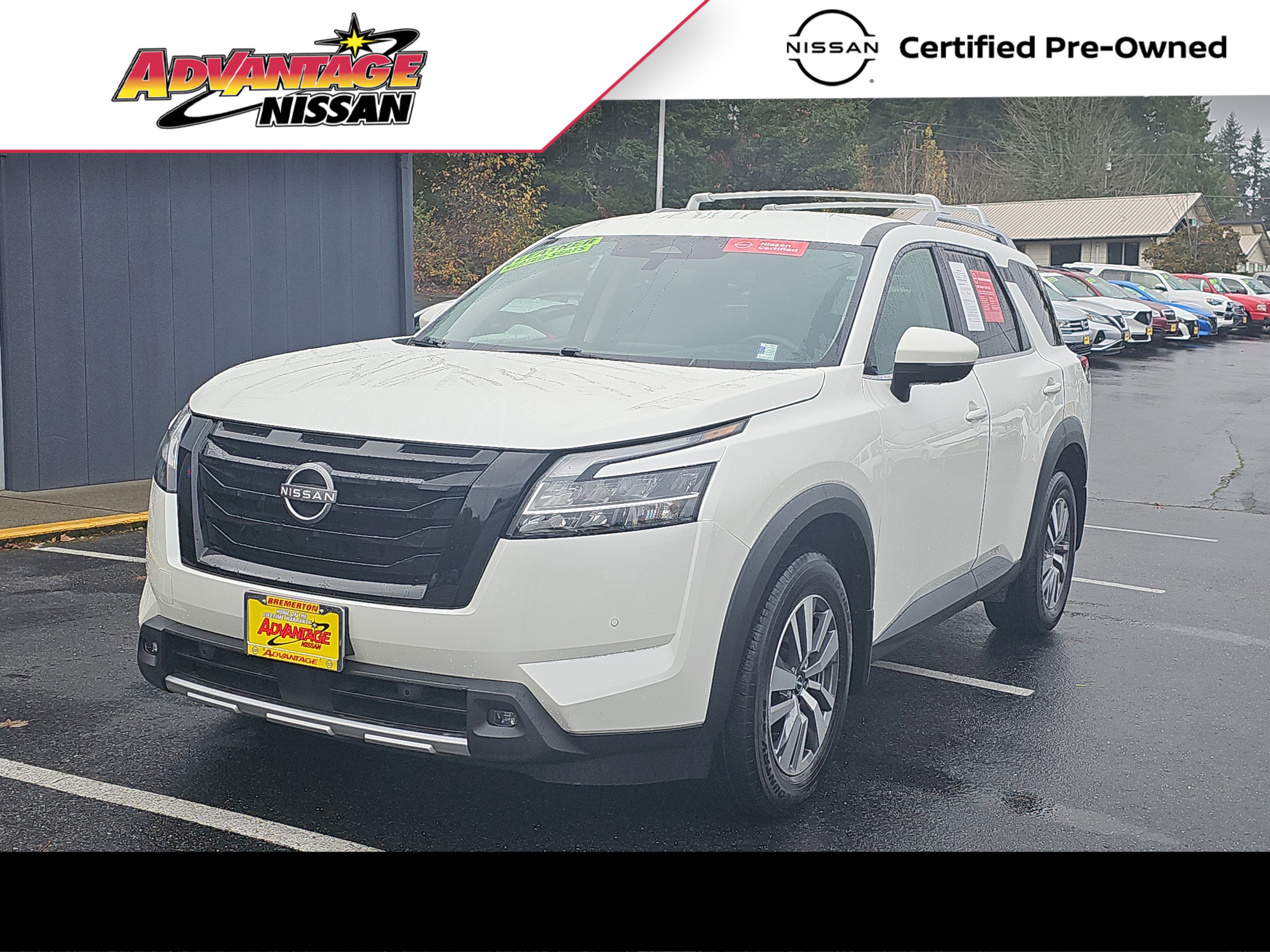 2023 Nissan Pathfinder SL's photo