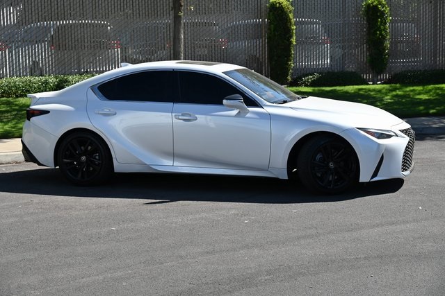 2021 Lexus IS 300 photo 3