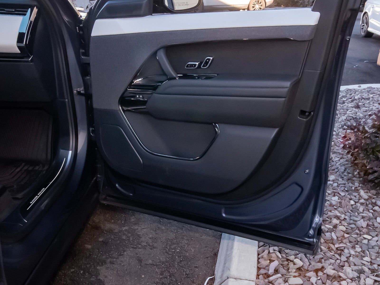 2025 Land Rover Range Rover Sport SE photo 36