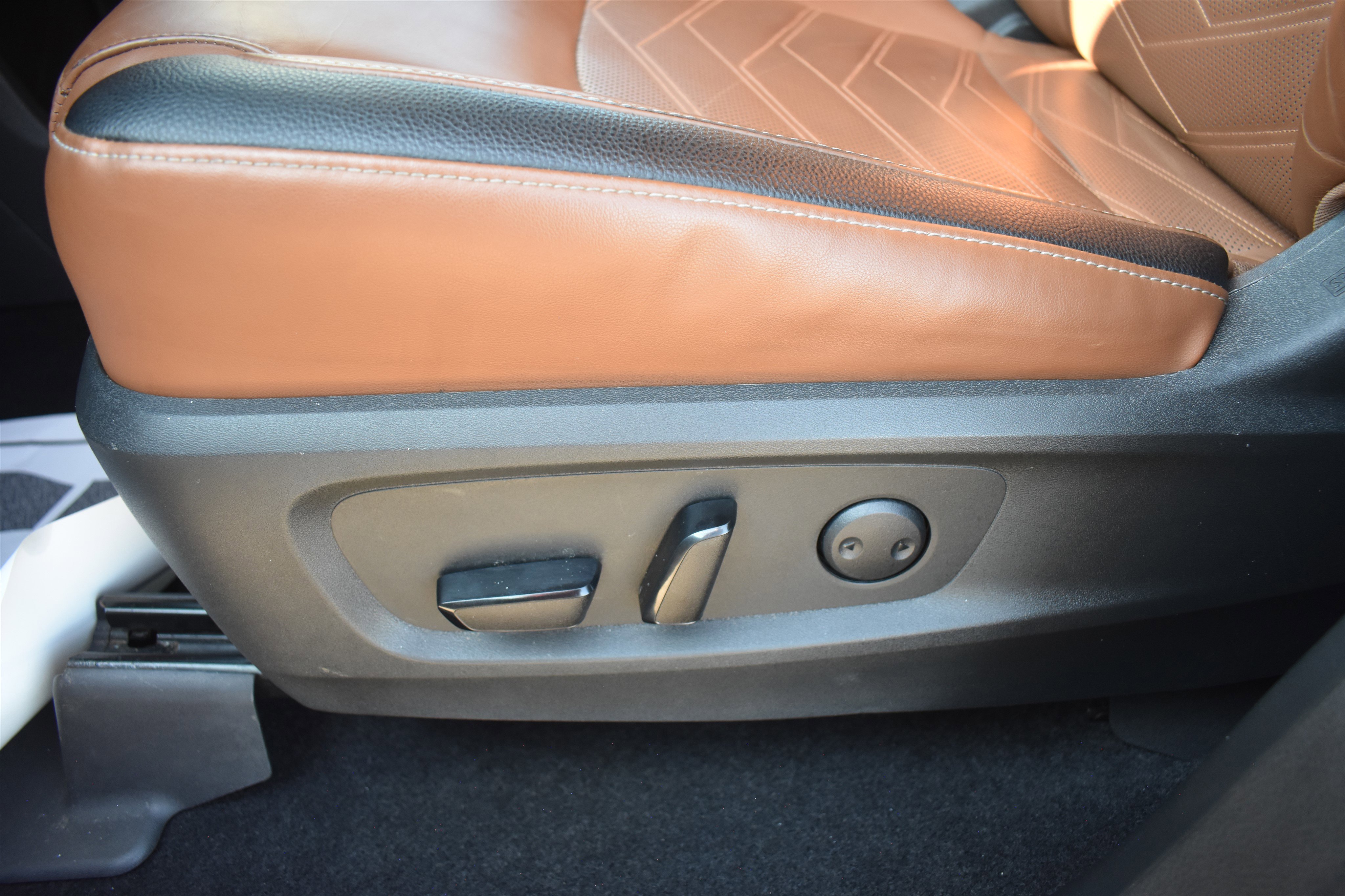 2022 Nissan Pathfinder Platinum photo 8