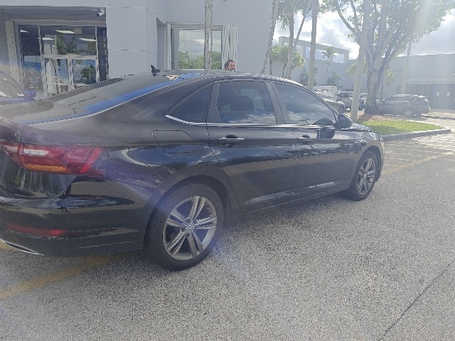 2019 Volkswagen Jetta SE R-Line photo 3
