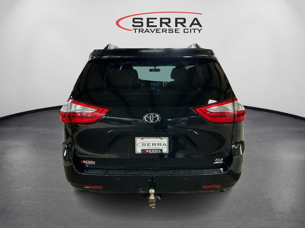 2016 Toyota Sienna XLE photo 4