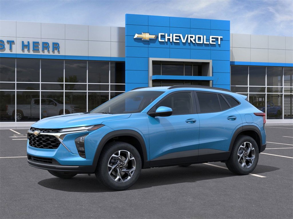 2025 Chevrolet Trax LT photo 2