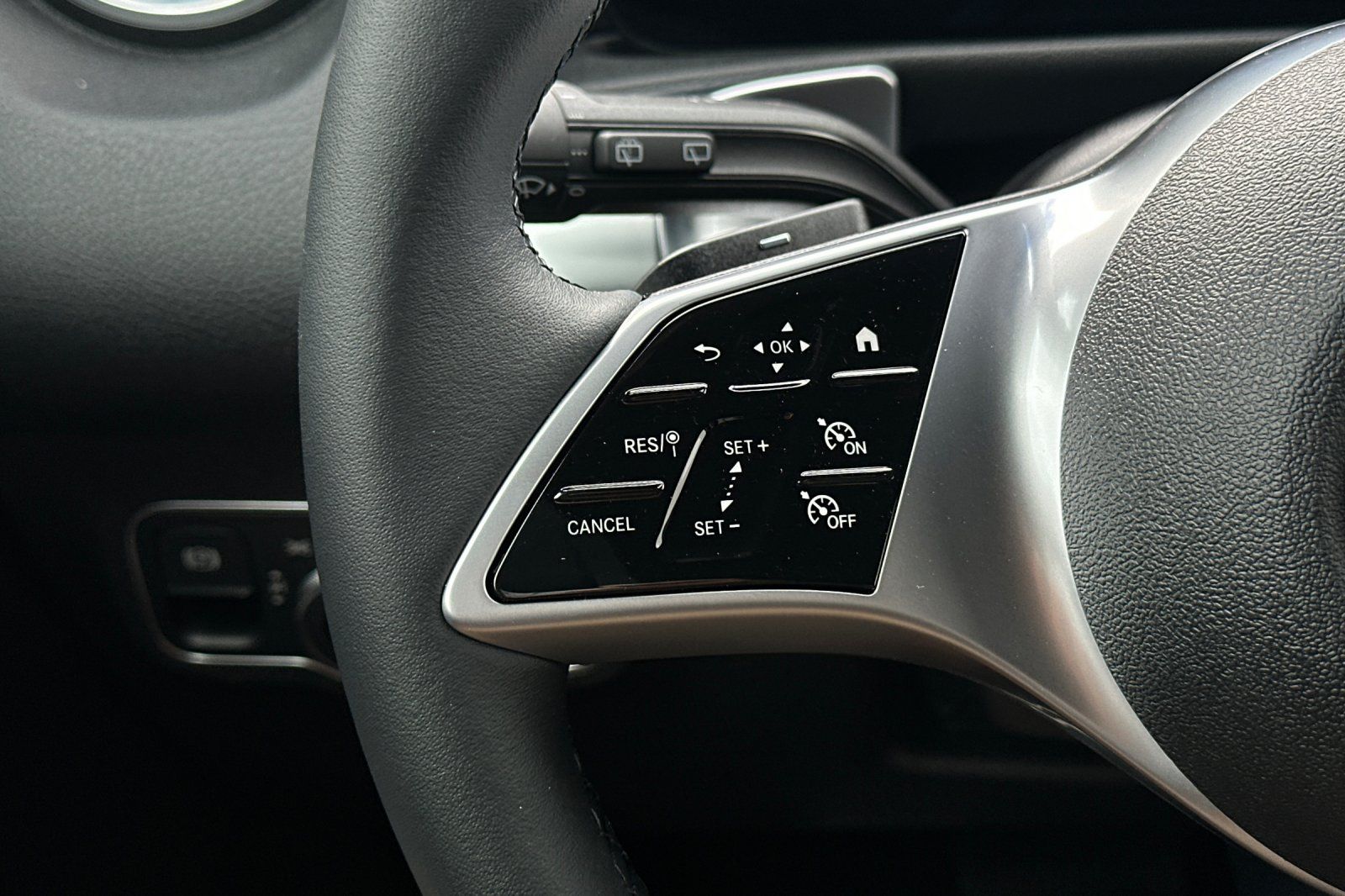 2025 Mercedes Benz GLB 250 photo 21