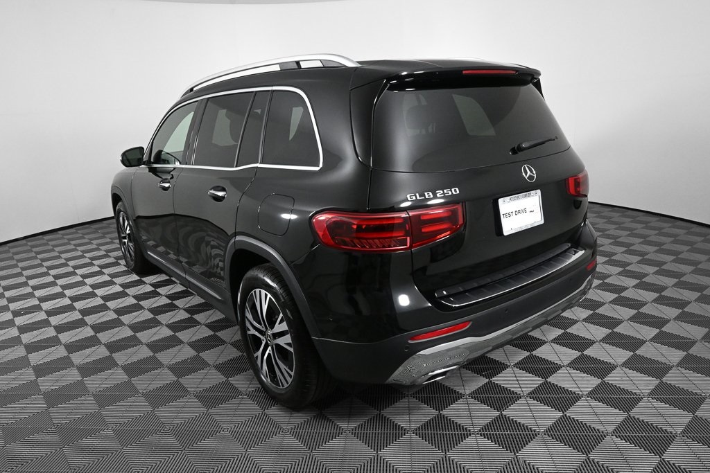 2024 Mercedes Benz GLB 250 photo 2