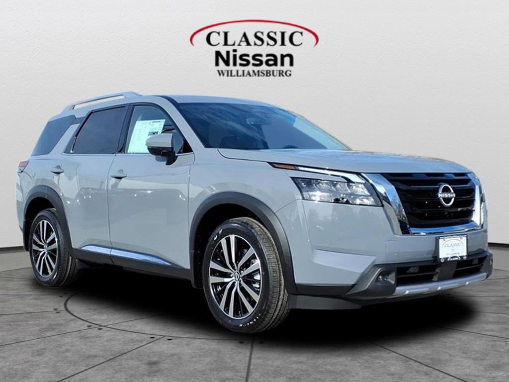 2025 Nissan Pathfinder Platinum's photo