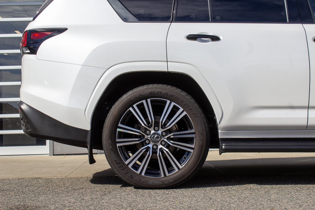 2024 Lexus LX 600 Luxury photo 6