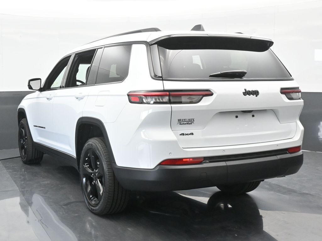 2024 Jeep Grand Cherokee Altitude photo 4