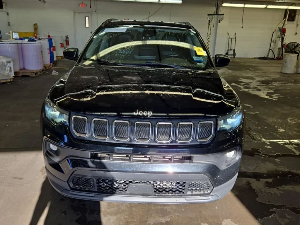 2022 Jeep Compass Latitude photo 2