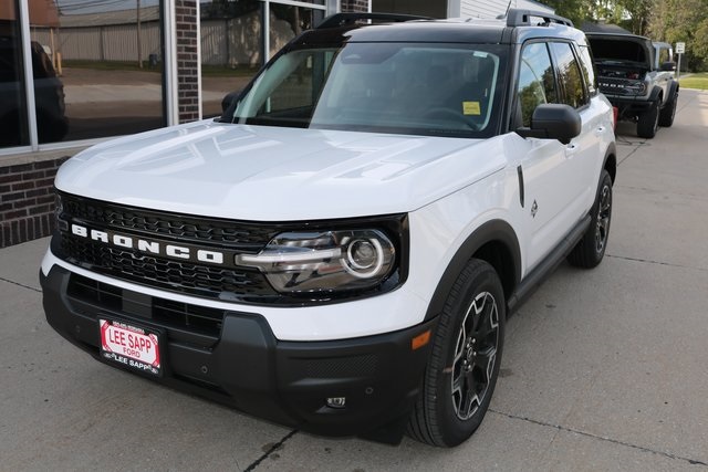 2025 Ford Bronco Sport Outer Banks photo 2