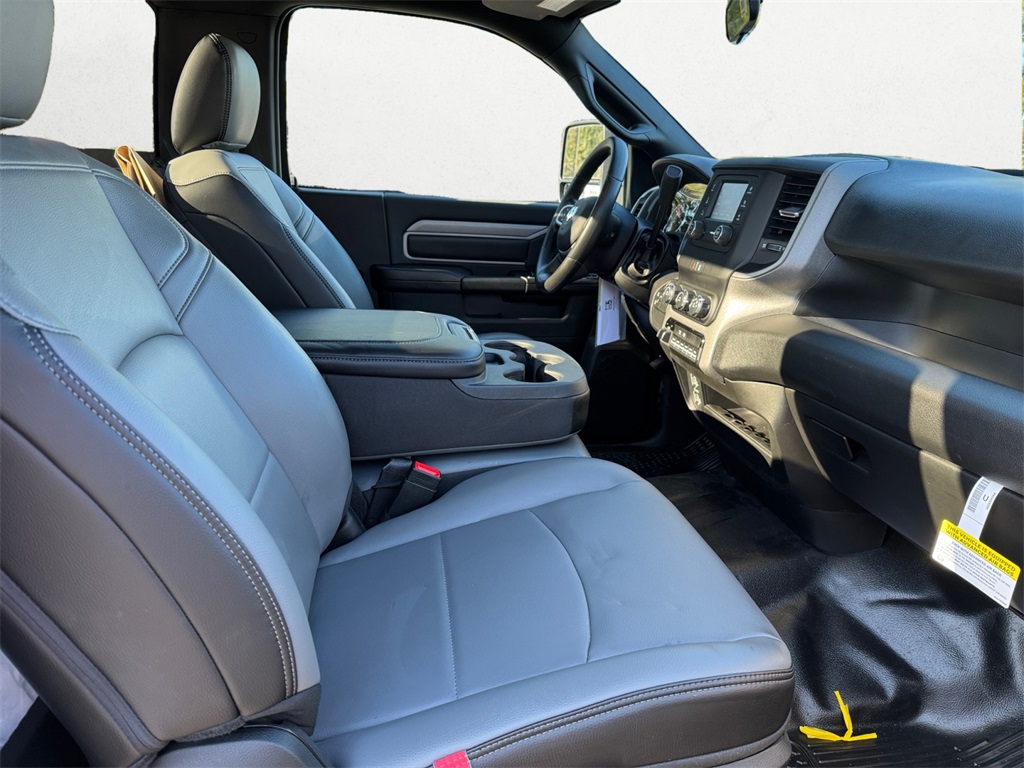 2024 Ram 5500 Tradesman photo 13