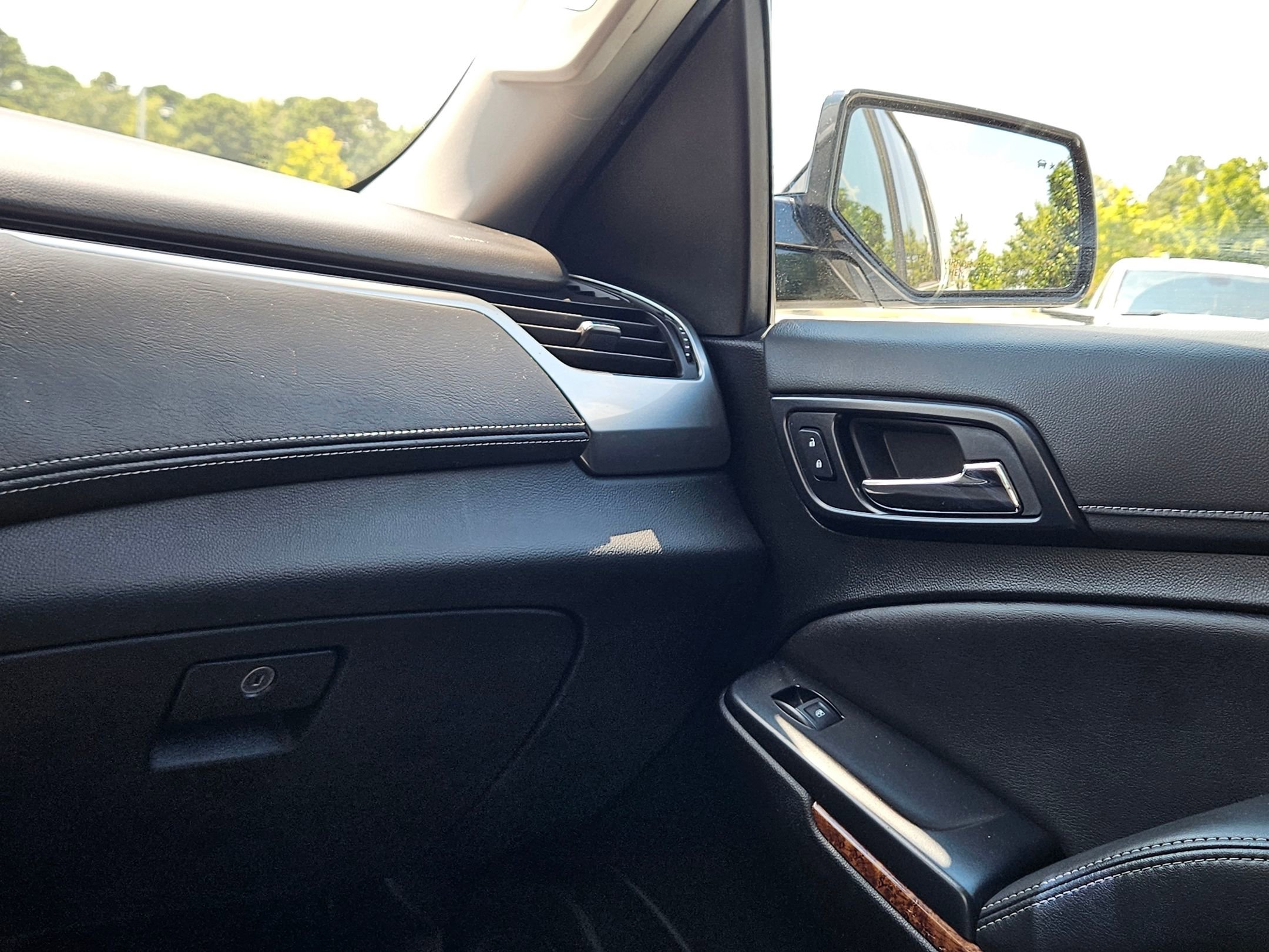 2020 Chevrolet Suburban Premier photo 11