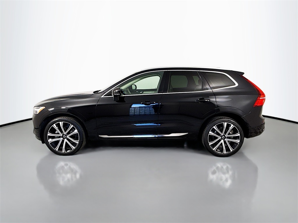 2023 Volvo XC60 B5 Ultimate photo 2