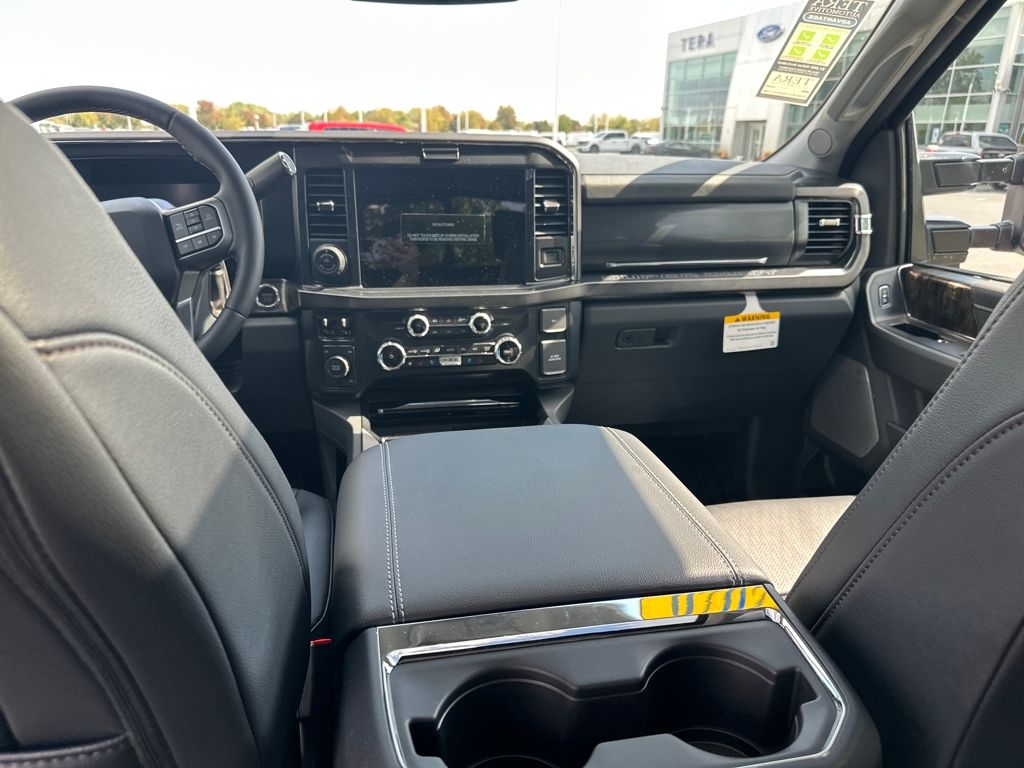 2026 Ford F-250 Lariat photo 9