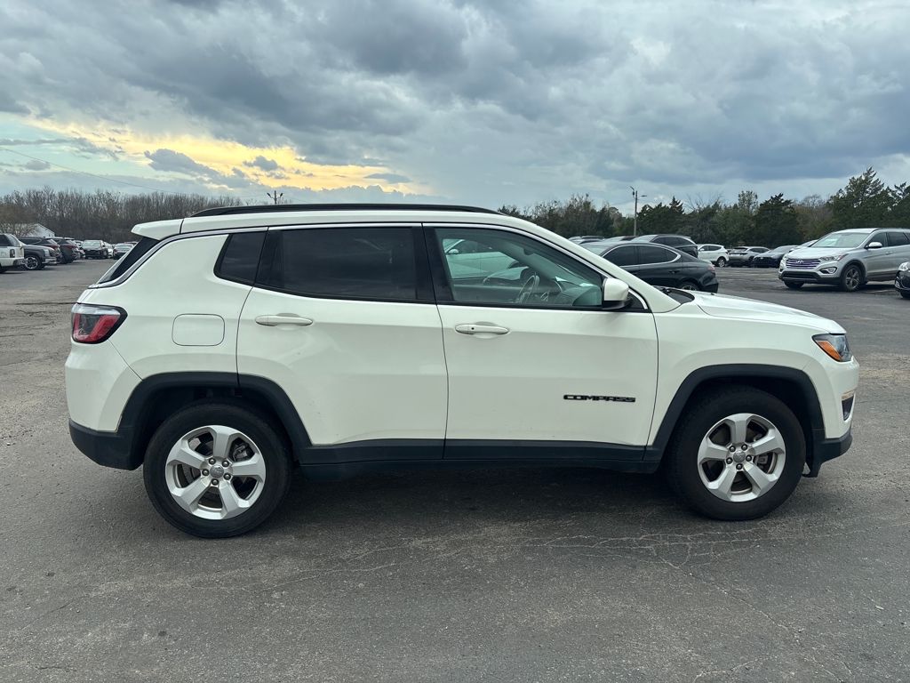 2018 Jeep Compass Latitude photo 2