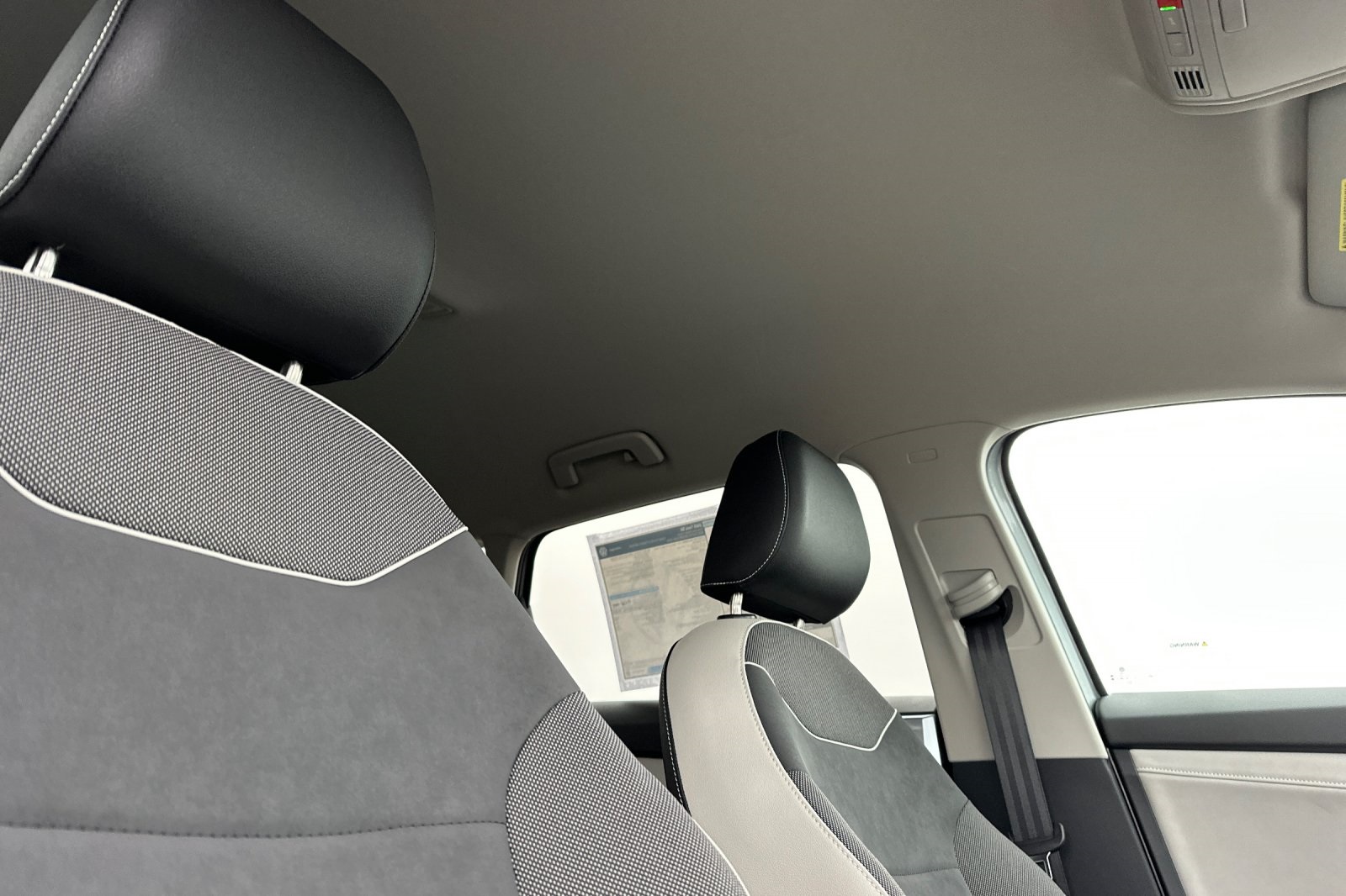 2025 Volkswagen Taos SE photo 16