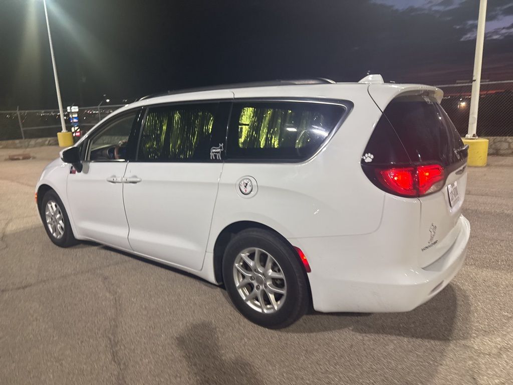 2020 Chrysler Voyager LXi photo 16