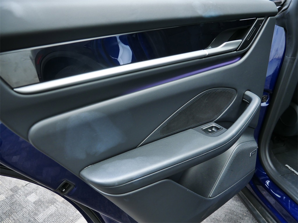 2025 Porsche Macan Electric 4 photo 14