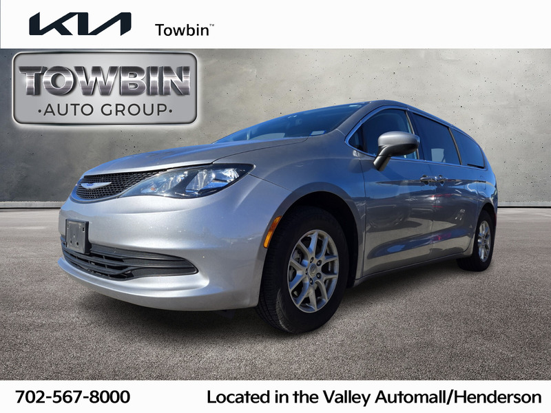 2020 Chrysler Voyager LX's photo