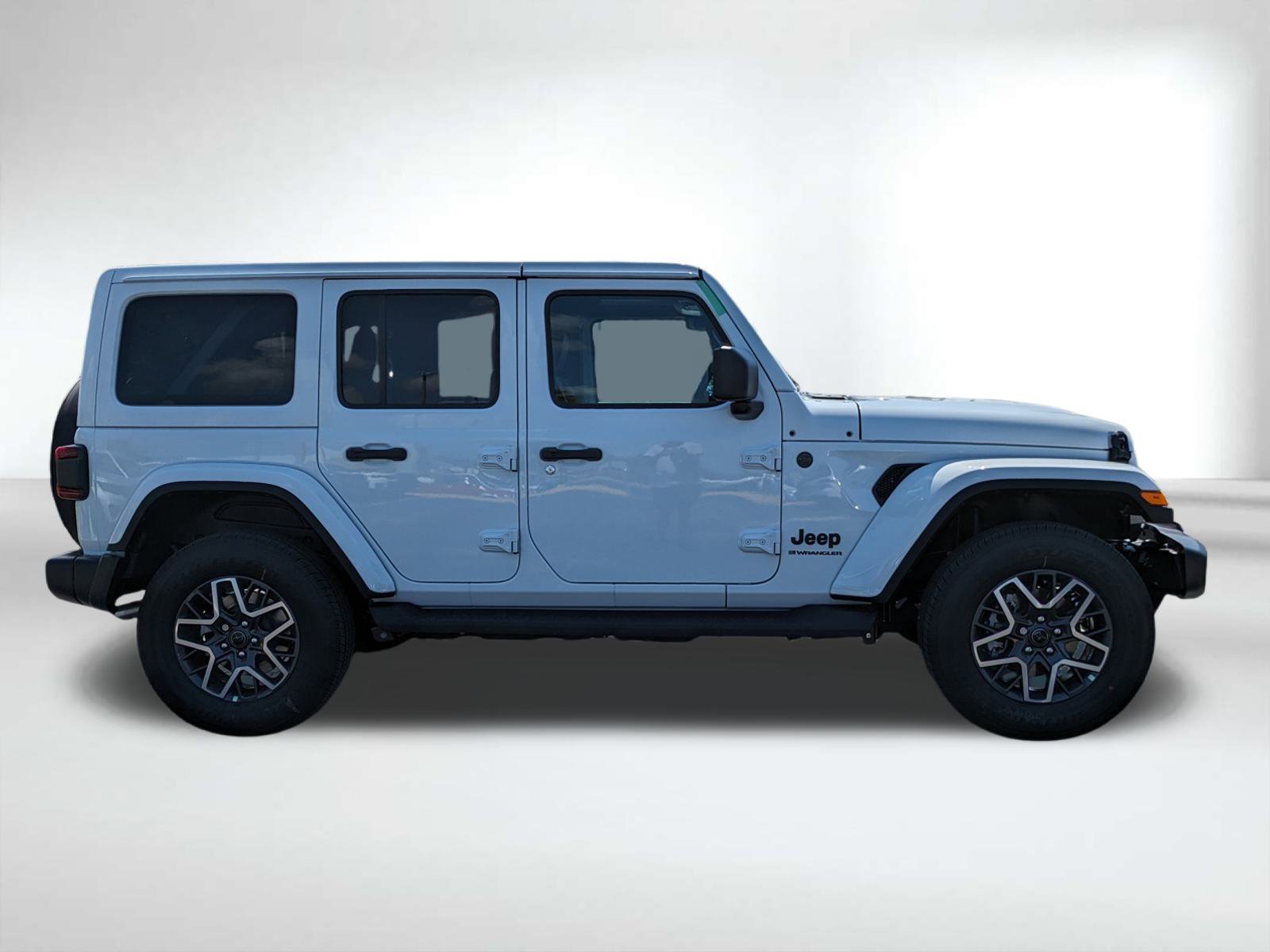 2025 Jeep Wrangler Sahara photo 3