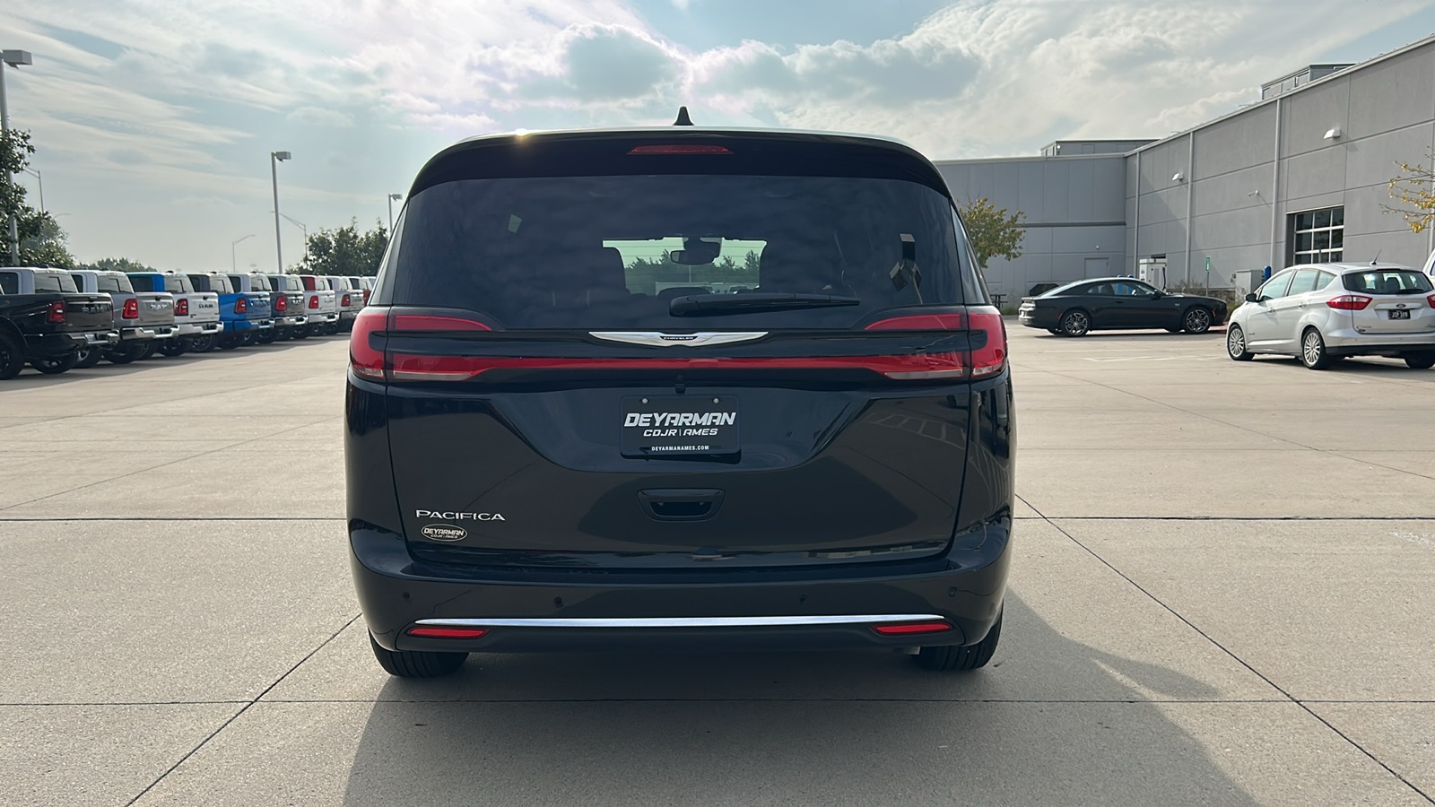 2026 Chrysler Pacifica photo 4