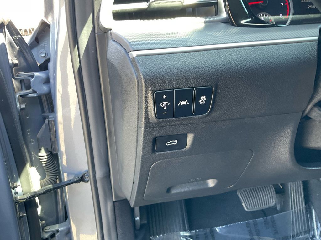 2023 Kia K5 LXS photo 10