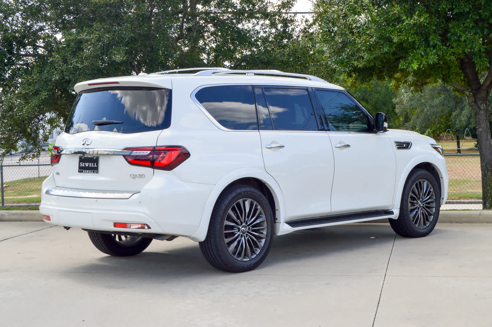 2023 Infiniti QX80 Premium Select photo 4
