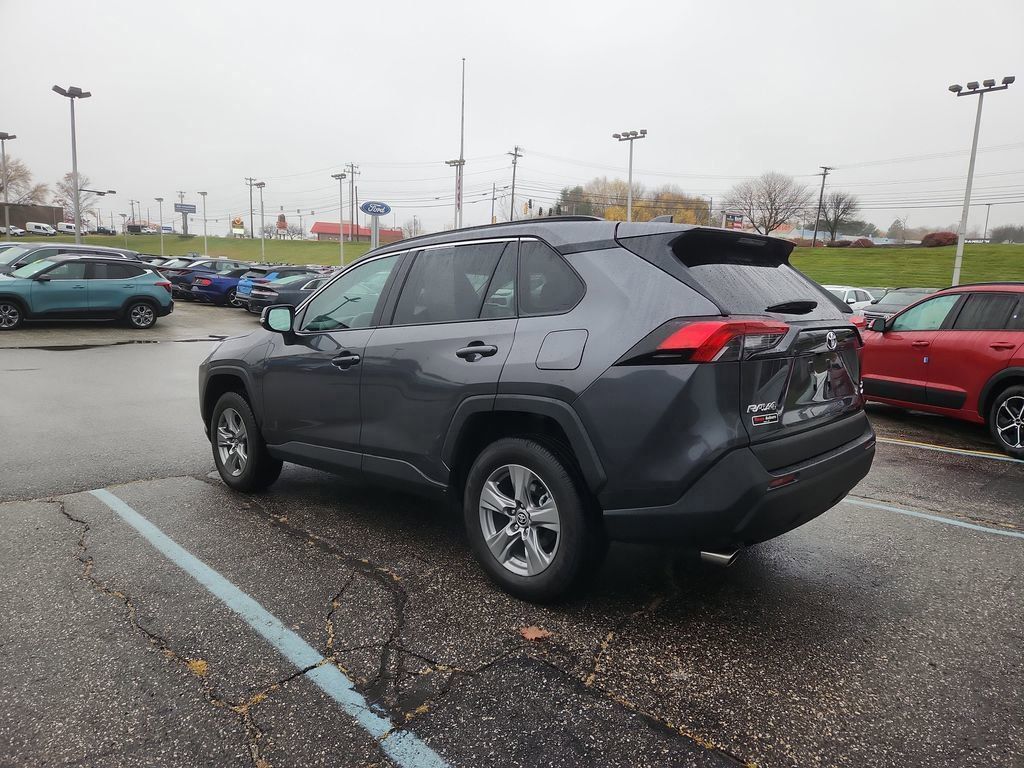 2024 Toyota RAV4 XLE photo 2