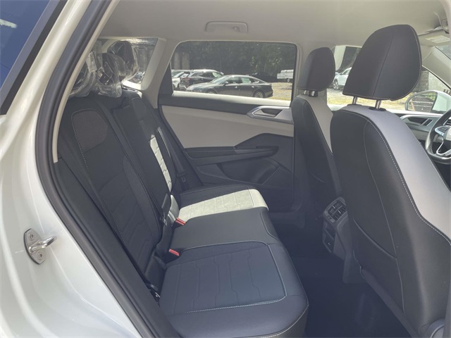 2025 Volkswagen Taos SE photo 14