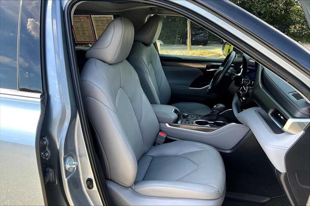 2023 Toyota Highlander Limited photo 8