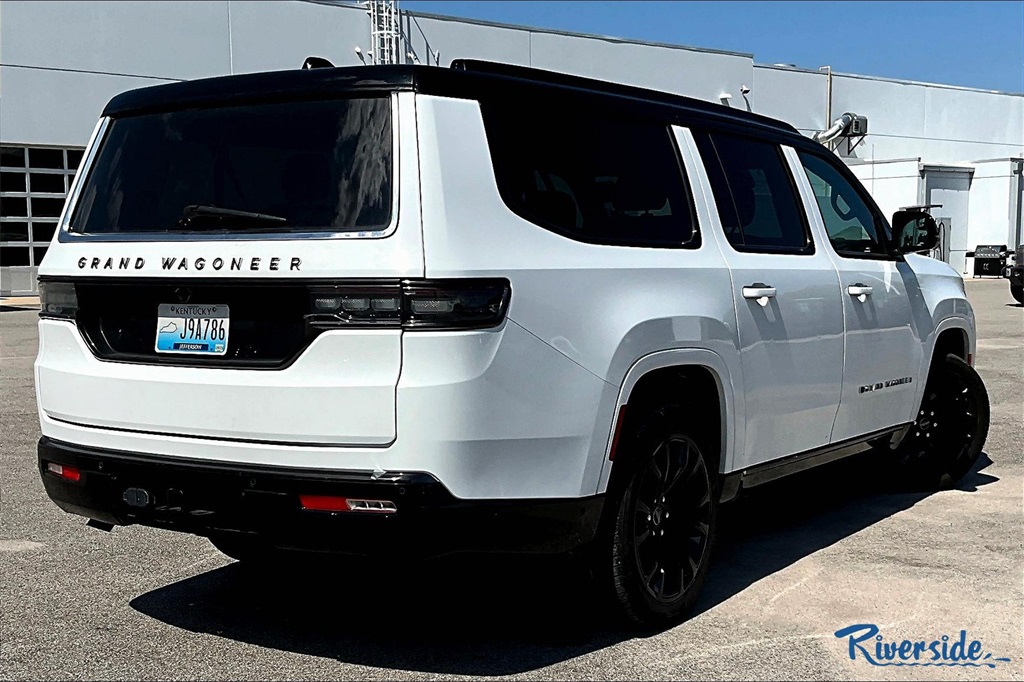 2024 Jeep Wagoneer L Series II Obsidian photo 3