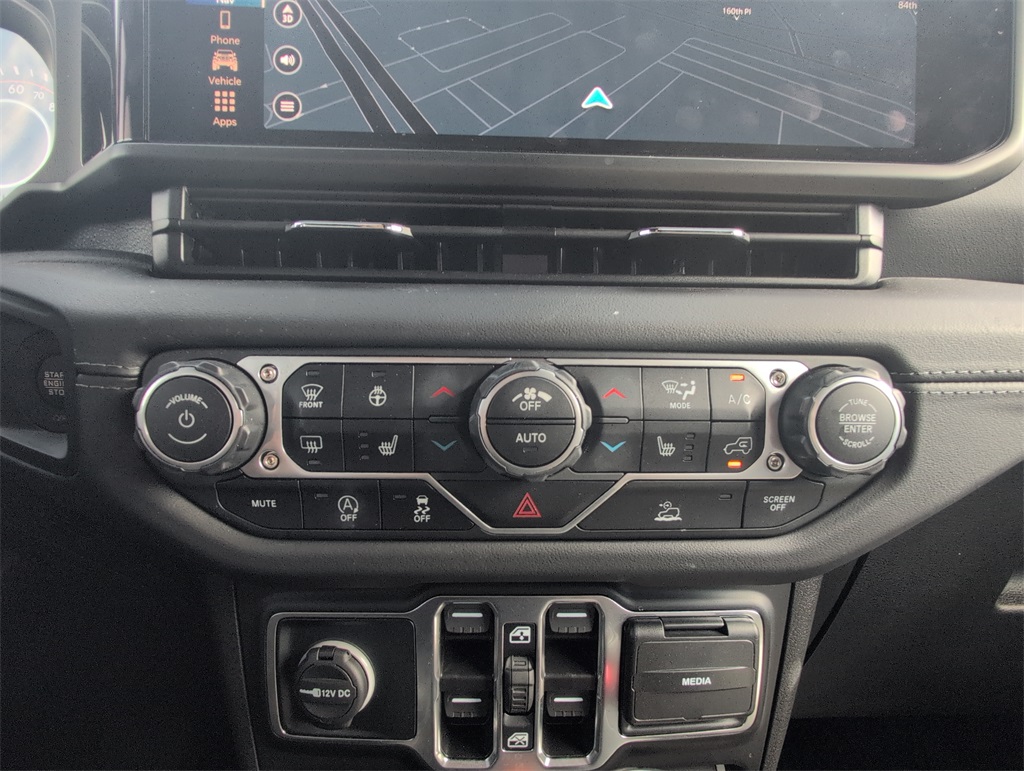 2025 Jeep Wrangler Sahara photo 18