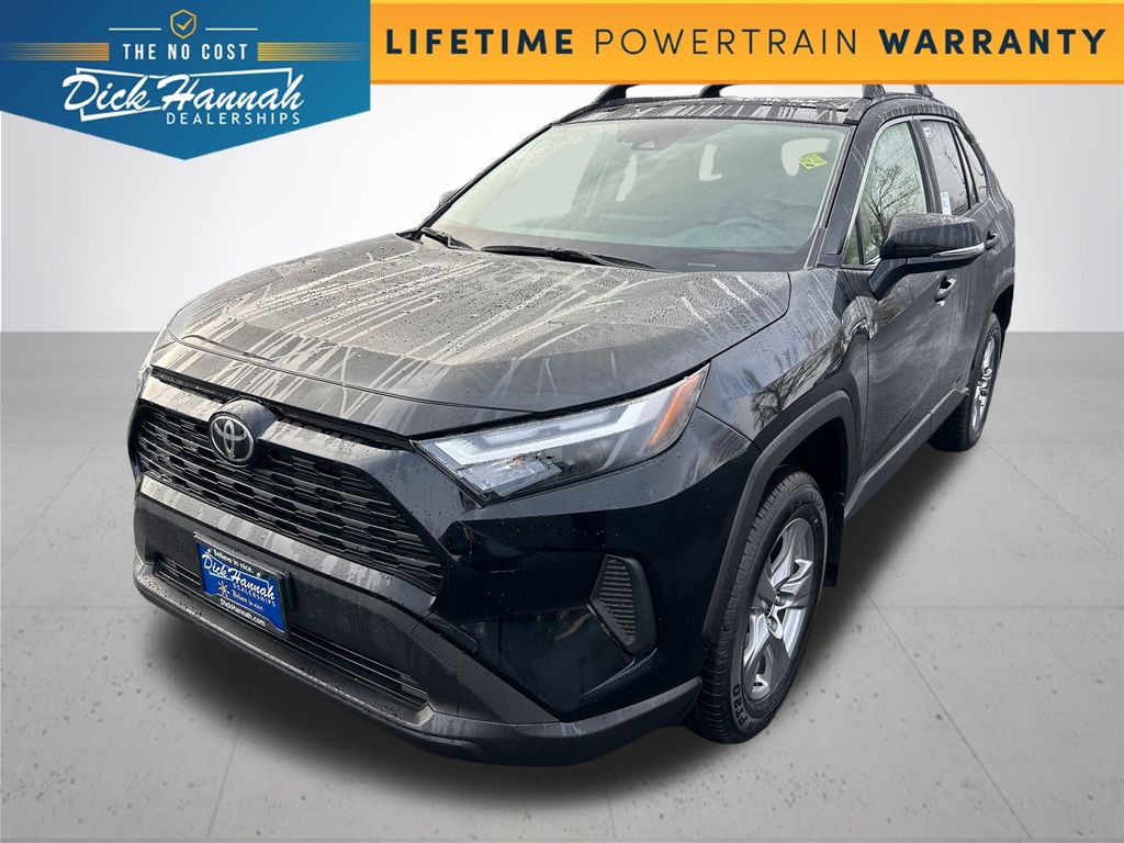 2025 Toyota RAV4 XLE's photo