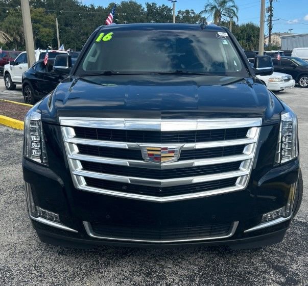 2016 Cadillac Escalade Luxury photo 3