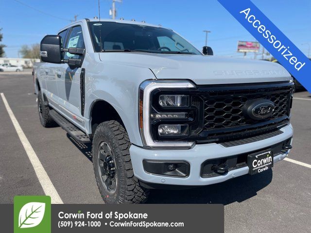 2025 Ford F-350 Super Duty Lariat's photo